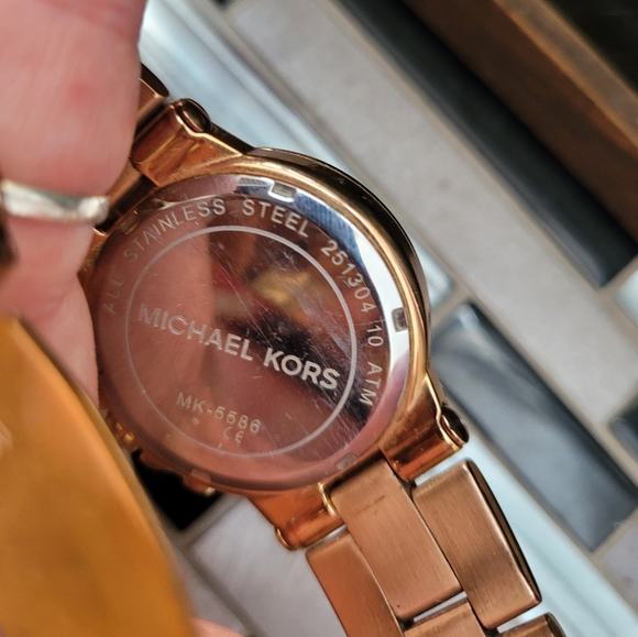 ROSE GOLD MICHAEL KORS WATCH - Picture 4 of 8